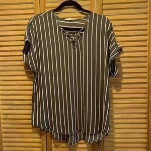 Maurices Blouse size L 100% polyester gray w/red/white pin stripe short sleeve